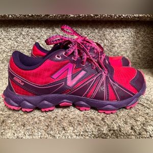 Kids size 4 New balance sneakers. Super cute colors! Worn a handful of times.